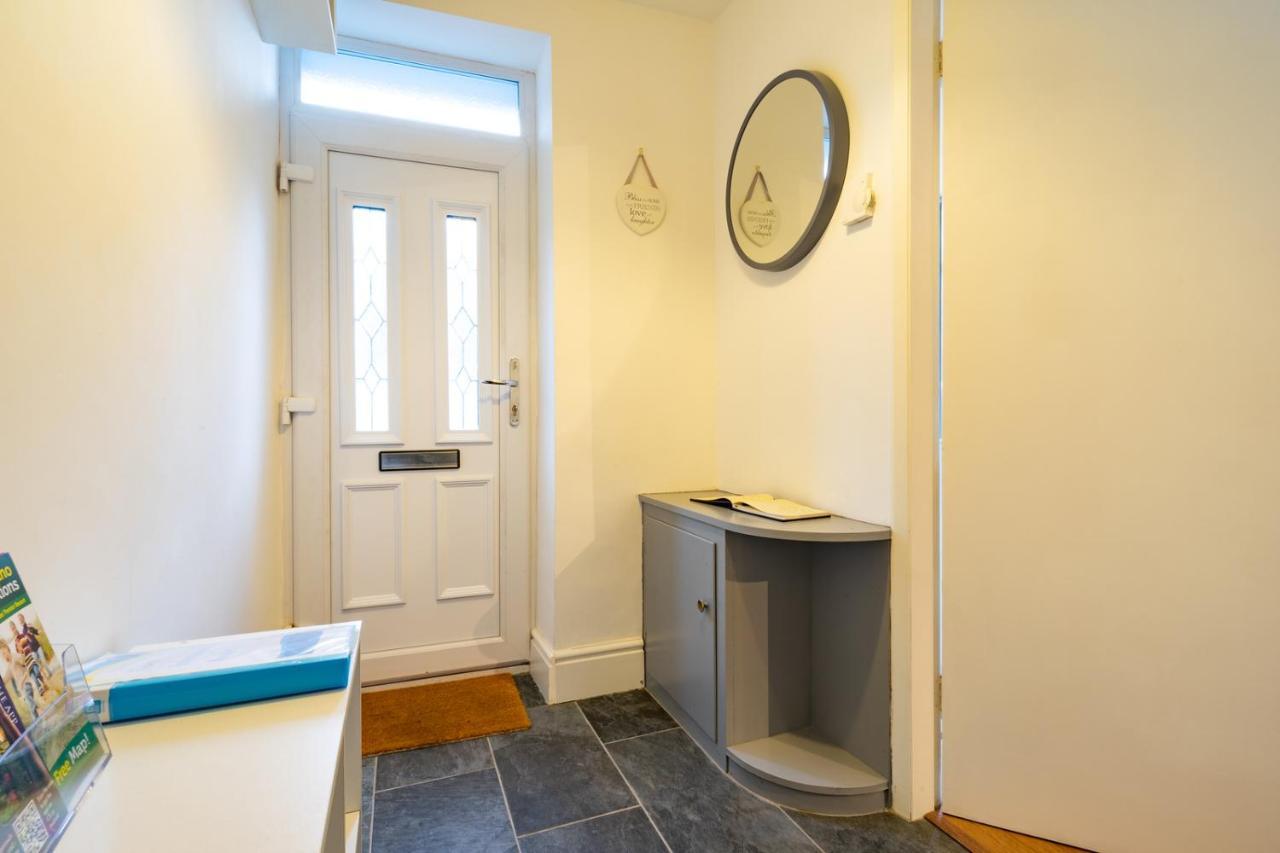 Newly-Renovated, Mid-Terrace Cottage In Porthmadog Zewnętrze zdjęcie