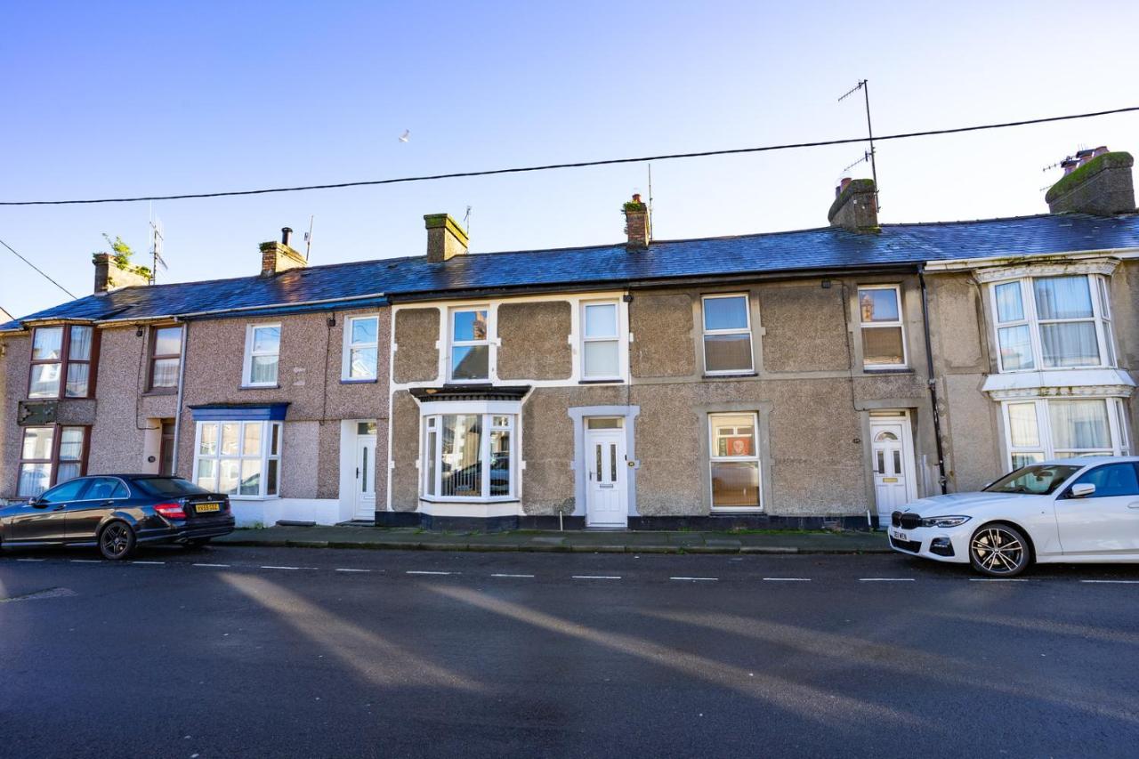 Newly-Renovated, Mid-Terrace Cottage In Porthmadog Zewnętrze zdjęcie
