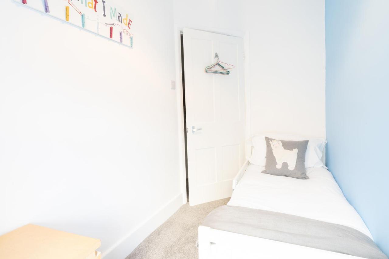 Newly-Renovated, Mid-Terrace Cottage In Porthmadog Zewnętrze zdjęcie
