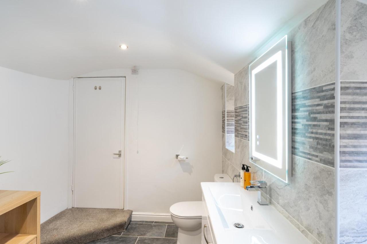 Newly-Renovated, Mid-Terrace Cottage In Porthmadog Zewnętrze zdjęcie